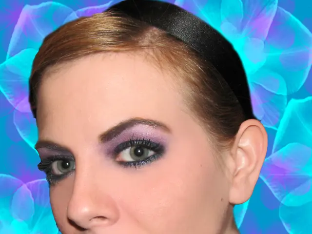 In this picture we can see a woman, she wore necklace, there is a designed background.